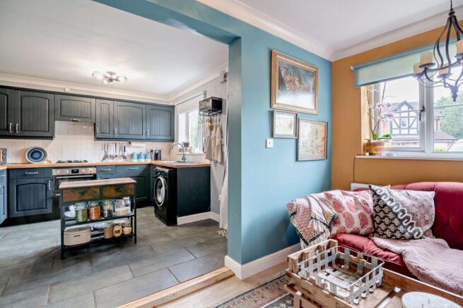 3 bed Semi-Detached for sale Image 6