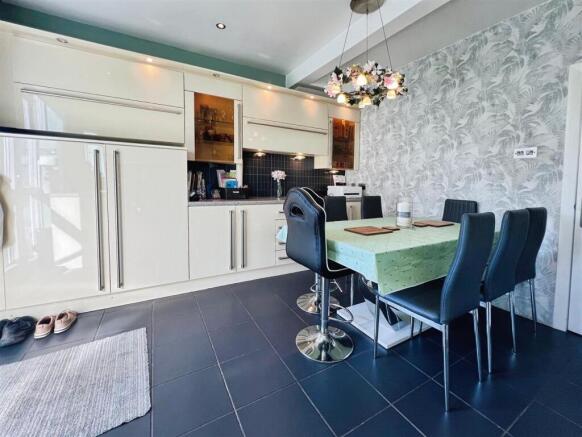 4 bed Detached Bungalow for sale Image 10