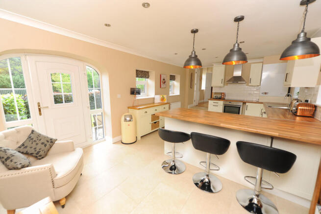 Kitchen/Breakfast...