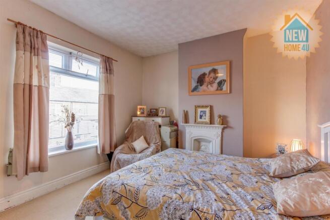 MASTER BEDROOM: