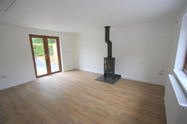 1 Lower Barn Court Lounge