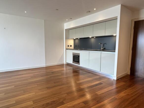 2 bed Apartment to rent Image 5