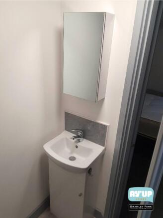 1 bed House Share to rent Image 4
