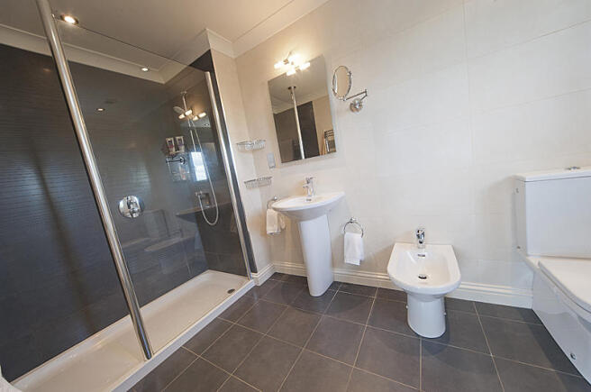 MASTER ENSUITE