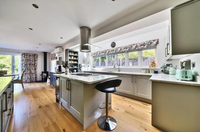 1291100-8-6827090aa81cc-ARW .jpg