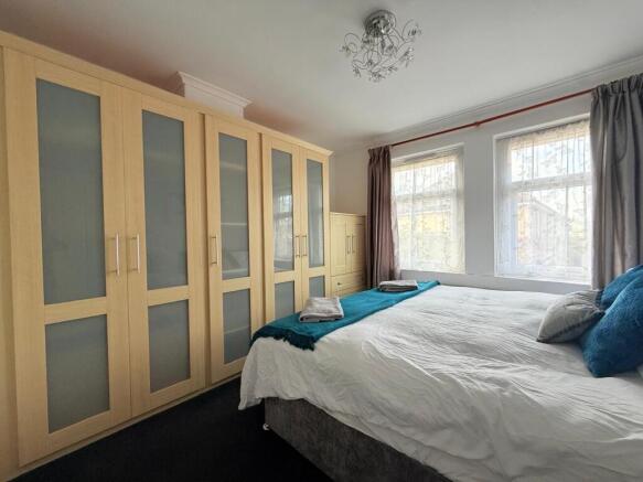 3 bed House to rent Image 8