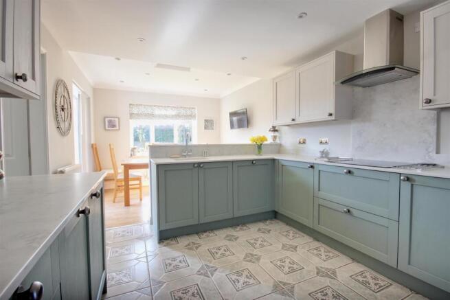 4 bed Detached for sale Image 5