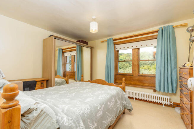 3 bed Semi-Detached for sale Image 9