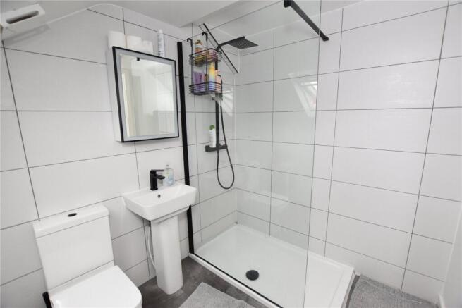 5 bed Detached for sale Image 12