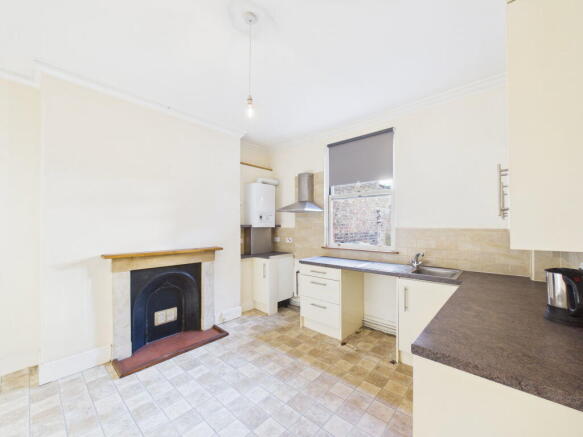6 bed Town House for sale Image 6
