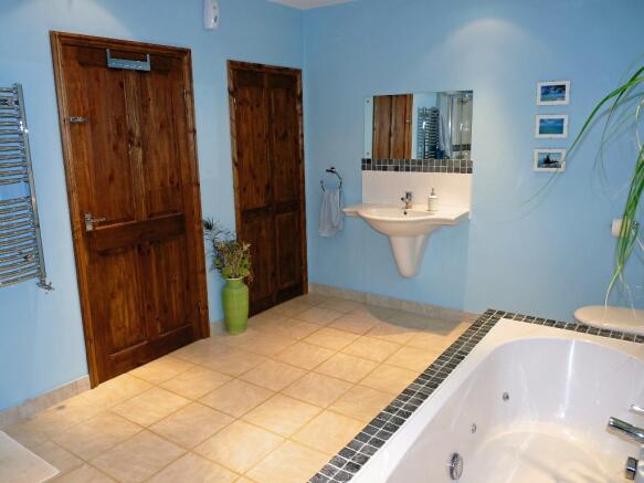 Family bathroom 2