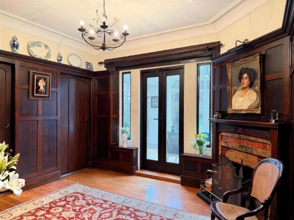 6 bed Detached for sale Image 12