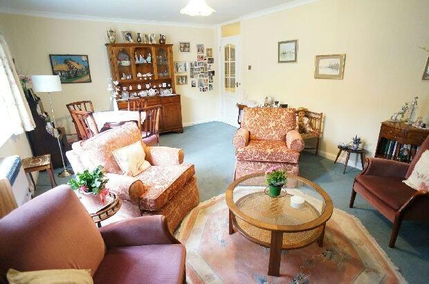 2nd Photo of Lounge