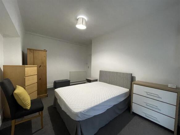 2 bed Apartment to rent Image 6