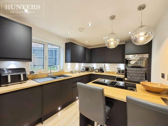 5 bed Detached for sale Image 5