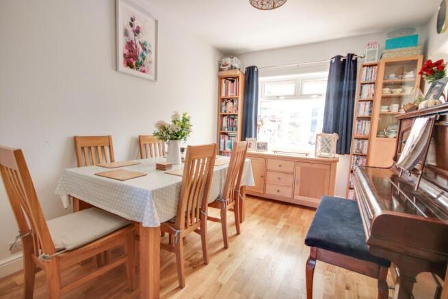 Bitterne Park Location! Off Road Parking! A Must See! photo 4