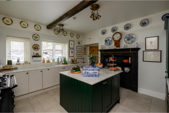 4 bed Detached for sale Image 6