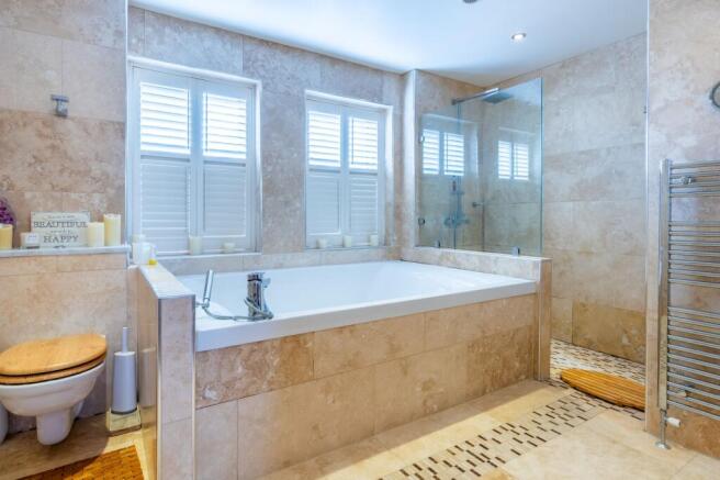 Master en-suite