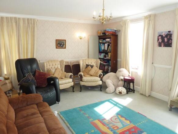 Spacious Lounge 