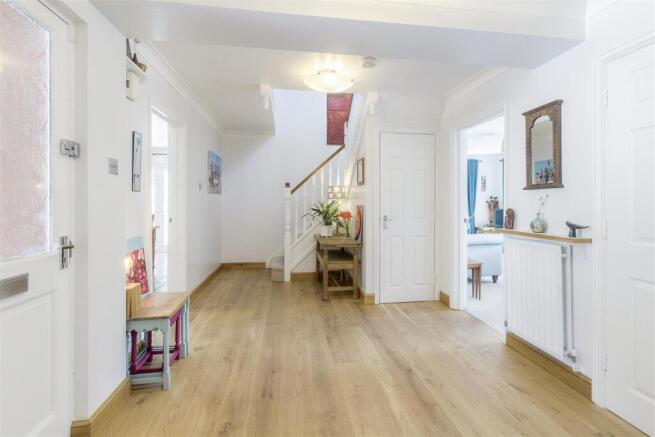 5 Garton Close