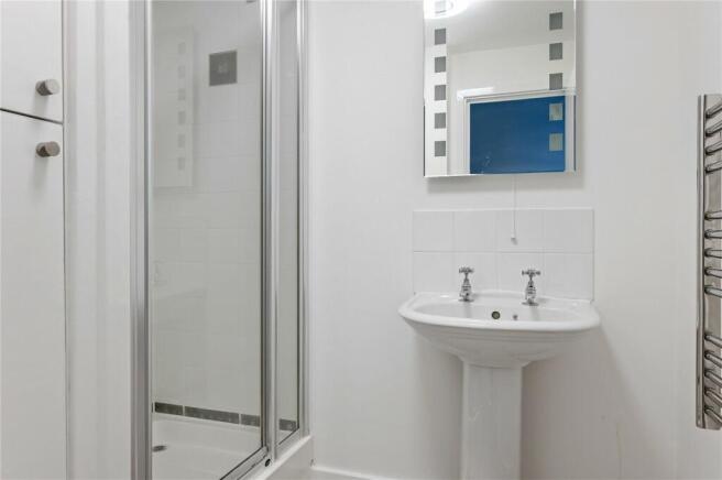 Family Bathroom 2