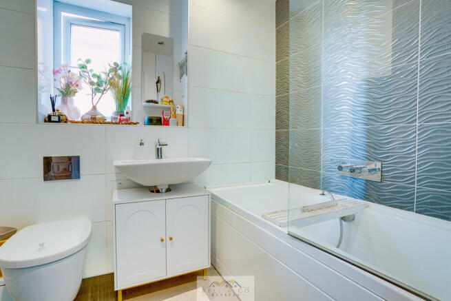 3 bed Semi-Detached for sale Image 8