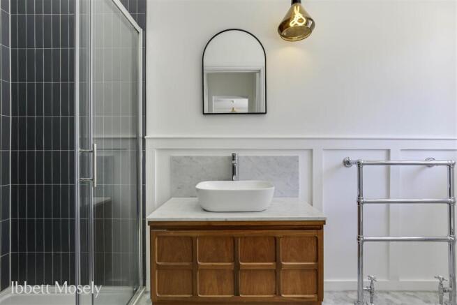 30 En-Suite.jpg