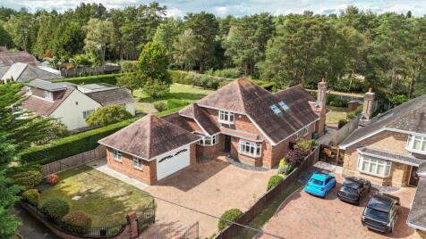 Struan Gardens, Ashley Heath, Ringwood, BH24
