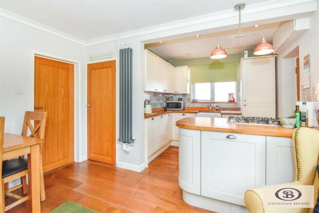 Kitchen 2.jpg