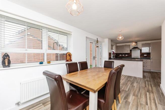4 bed Detached for sale Image 4
