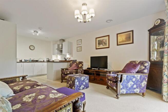 2 bed Apartment for sale Image 6