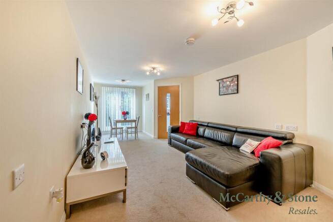 8704541-interior10-800.jpg