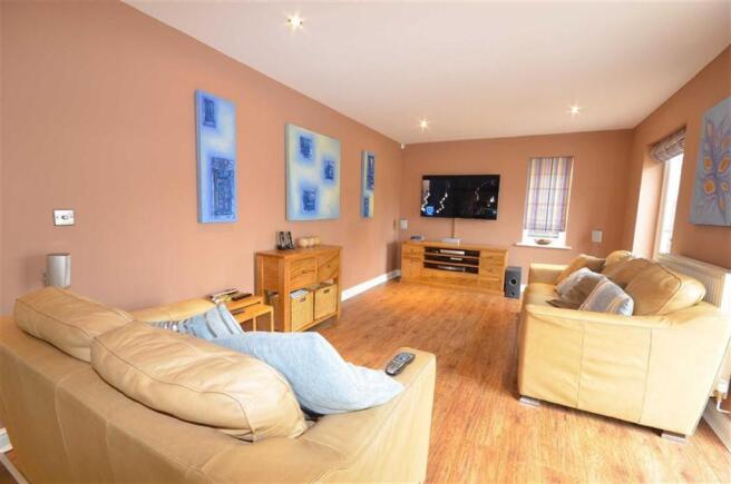 LOUNGE AREA