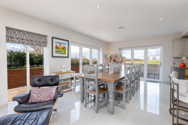 5 bed Detached for sale Image 10