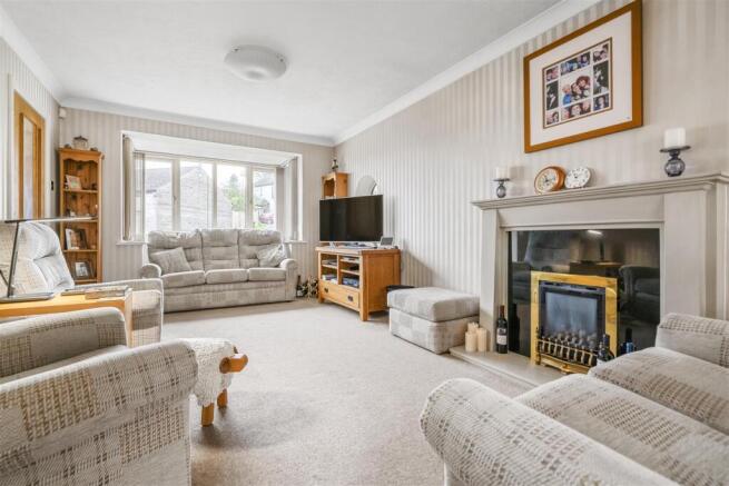 4 bed Detached for sale Image 8