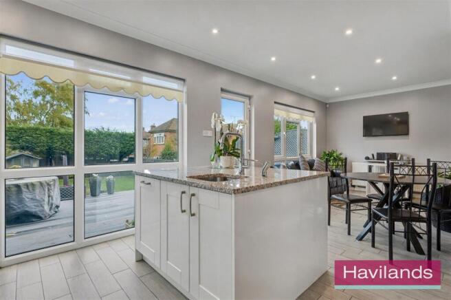 Lonsdale Drive EN2 7LH-17.jpg