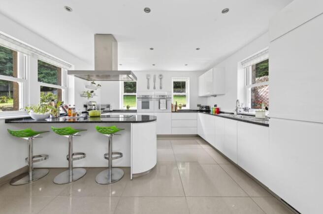 4 bed Detached for sale Image 11