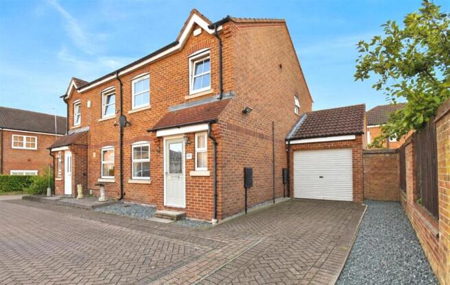 3-bed semi-detached on Hall Leys Park, Kingswood, Hull, £190,000
