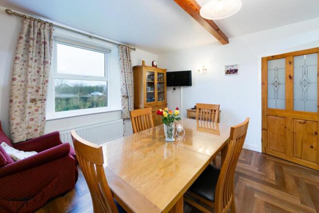 4 bed Detached for sale Image 6