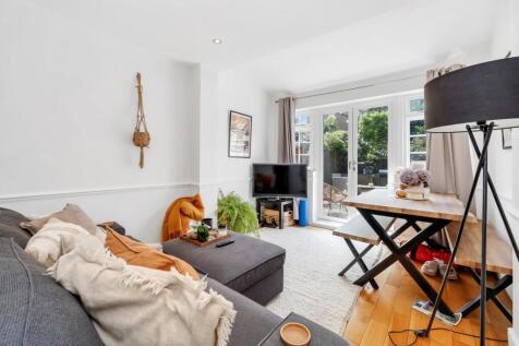 Stormont Road,
Clapham Common, SW11