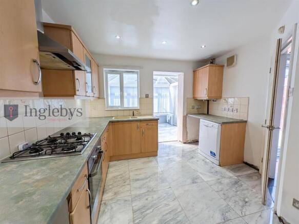 5 bed Semi-Detached for sale Image 6