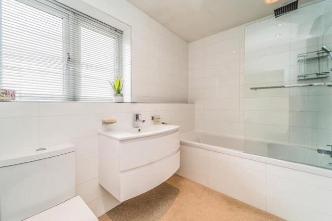 Family Bathroom / WC