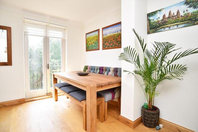 3 bed Town House for sale Image 5