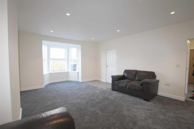 Living / Dining Room: