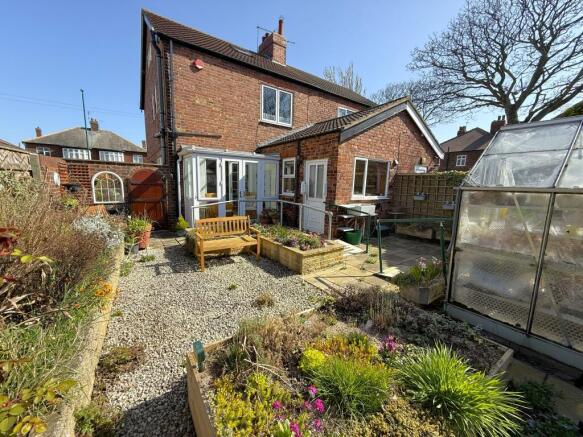 4 bed Semi-Detached for sale Image 4