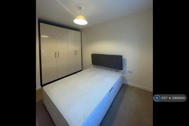 2 bed Flat to rent Image 10