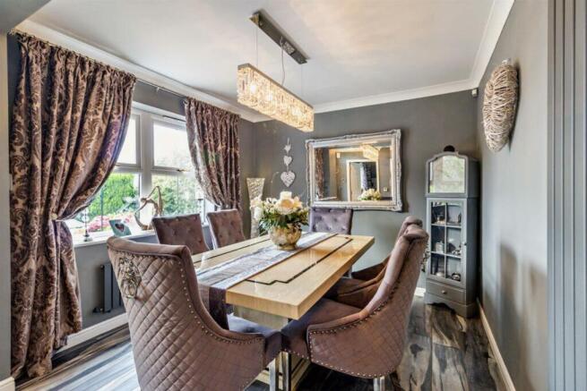 5 bed Detached for sale Image 10