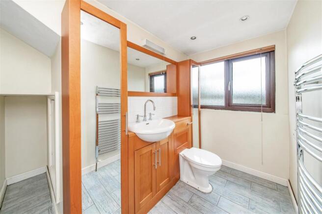 EN- SUITE