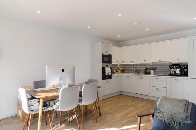 2 bed Flat to rent Image 4