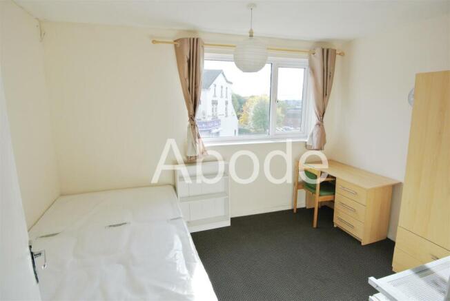 6 bed House to rent Image 11
